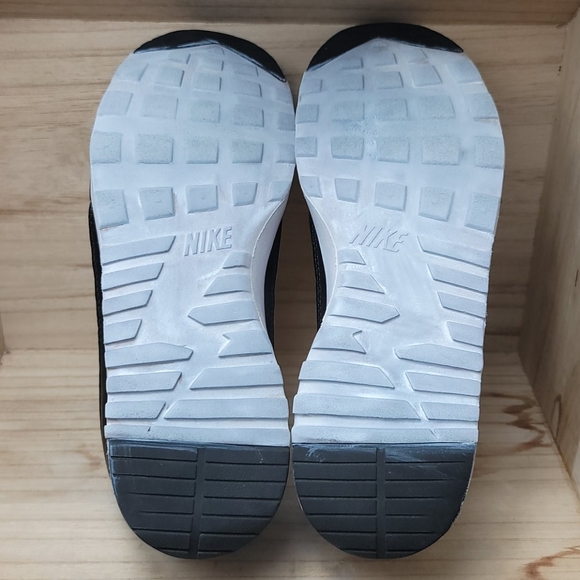 Nike Womens Air Max Thea Gymnastics Shoes - Picture 9 of 10